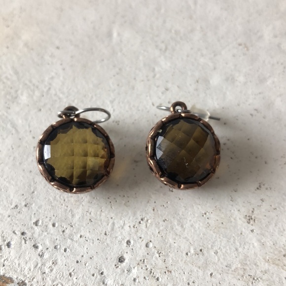 Vintage unique olive green cut crystal earrings - Picture 2 of 3